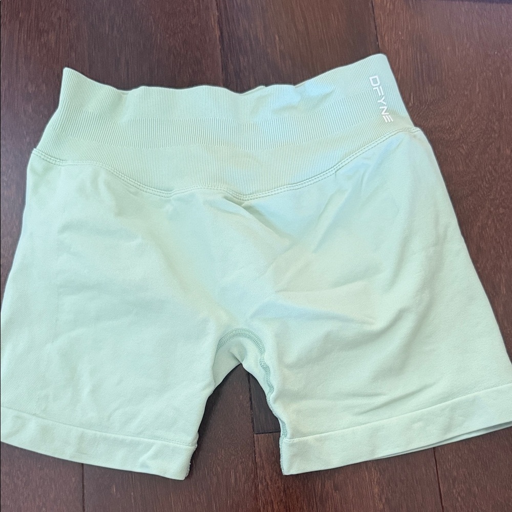 Dfyne Impact Shorts Palm Green